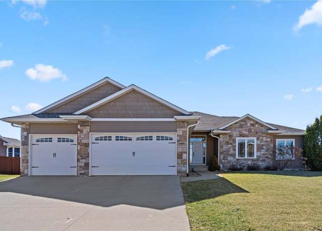 Property at 6408 Hoover Trail Rd SW, Cedar Rapids, IA 52404, 5 beds, 3 baths