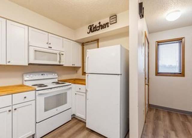 Property at 808 Westwinds Dr #5, Iowa City, IA 52246, 2 beds, 1.5 baths