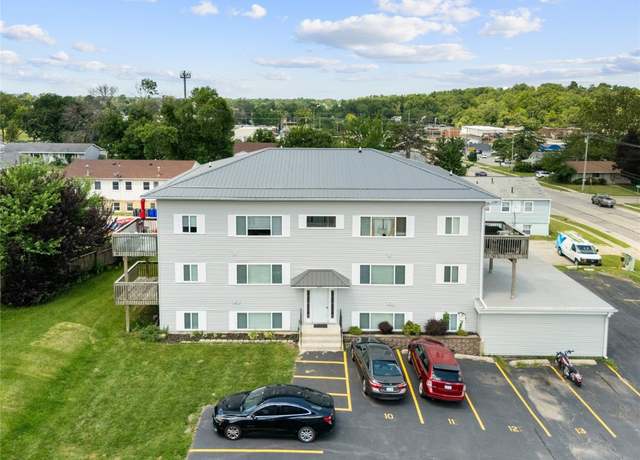 Property at 3107 Johnson Ave NW #4, Cedar Rapids, IA 52405, 2 beds, 1 bath