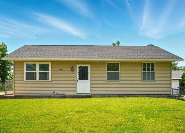 Property at 1727 Northbrook Dr NE, Cedar Rapids, IA 52402, 3 beds, 1.5 baths
