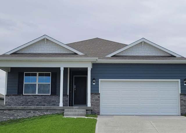 Property at 2806 Mary Dr, Hiawatha, IA 52233, 4 beds, 3 baths