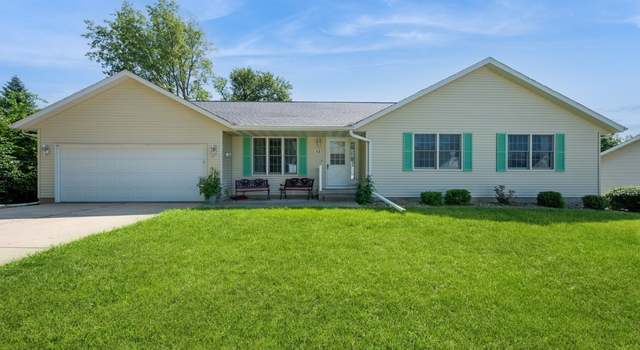 Photo of 1827 Hamer Dr NW, Cedar Rapids, IA 52405