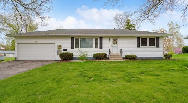Photo of 913 E 2nd St St, Vinton, IA 52349