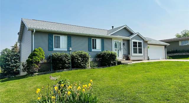 Photo of 1538 Rainbow Dr, Belle Plaine, IA 52208