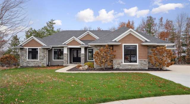 Photo of 3037 Dell Ridge Ct, Hiawatha, IA 52233