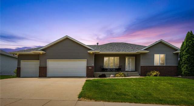 Photo of 439 Sunset Dr, Fairfax, IA 52228