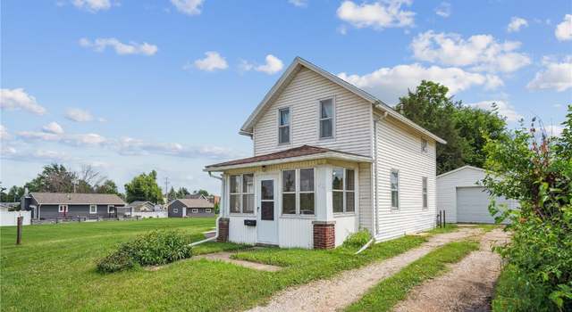 Photo of 409 Railroad St, Fairfax, IA 52228