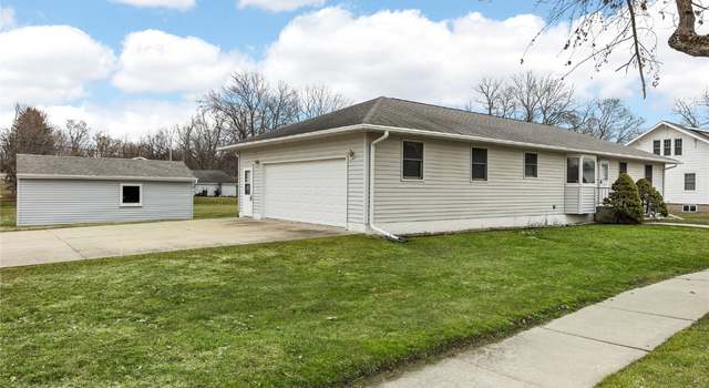 Photo of 1026 Franklin St, Center Point, IA 52213