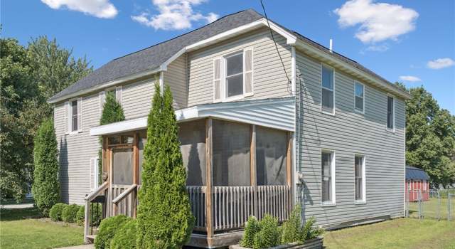 Photo of 642 Clinton Ave, Marengo, IA 52301