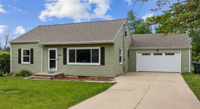Photo of 2820 12th Ave SW, Cedar Rapids, IA 52404