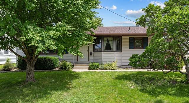 Photo of 203 C Ave, Hiawatha, IA 52233