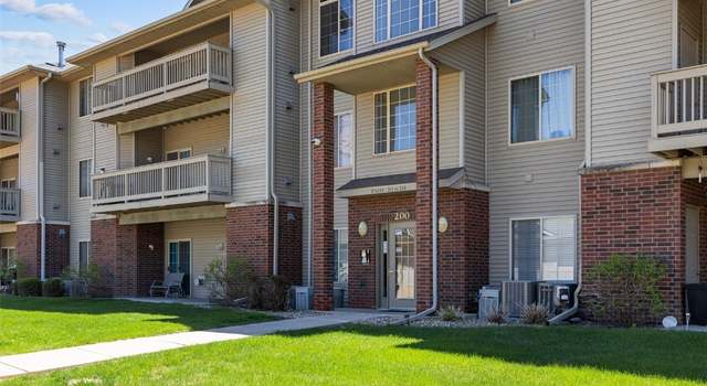 Photo of 250 Cimarron Dr #207, Hiawatha, IA 52233