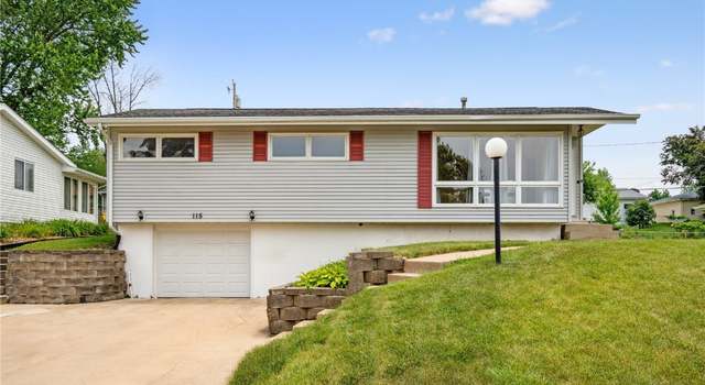 Photo of 115 Patricia Ln NW, Cedar Rapids, IA 52405