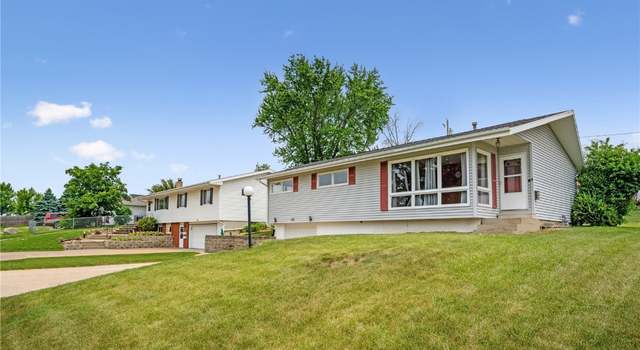 Photo of 115 Patricia Ln NW, Cedar Rapids, IA 52405
