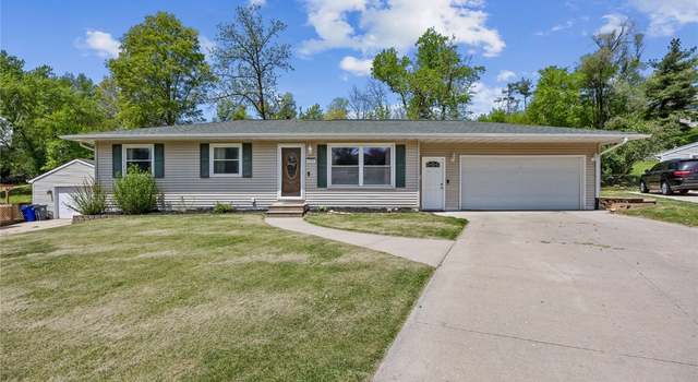 Photo of 1750 Woodside Ct NW, Cedar Rapids, IA 52405