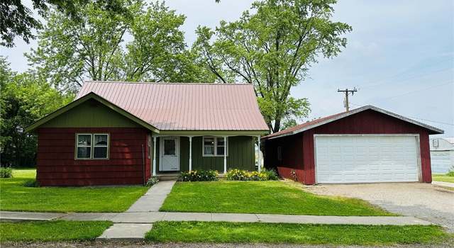 Photo of 109 Pine St NW, Blairstown, IA 52209