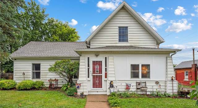 Photo of 109 Park Ave, Anamosa, IA 52205