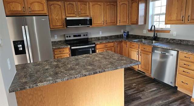 Photo of 203 Maxwell Dr, Shellsburg, IA 52332