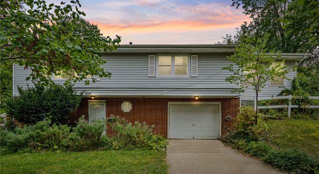Photo of 619 Woodside Dr, Iowa City, IA 52246