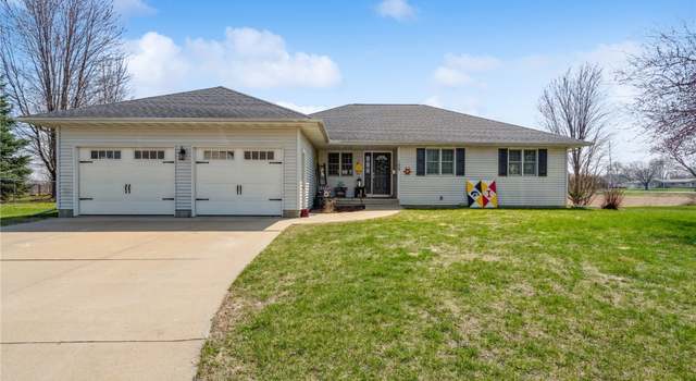 Photo of 109 Country View Dr, Mechanicsville, IA 52306