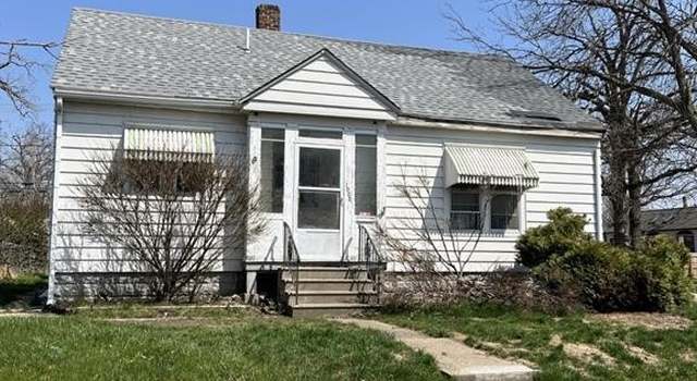 Photo of 1002 Center Point Rd NE, Cedar Rapids, IA 52402