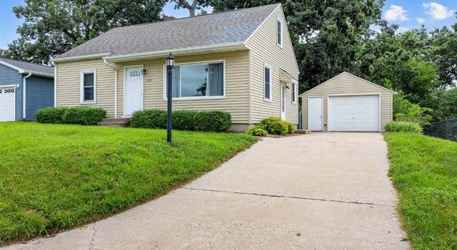 Photo of 745 Park Ct, Hiawatha, IA 52233