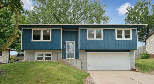 Photo of 1708 Woodside Ct NW, Cedar Rapids, IA 52405