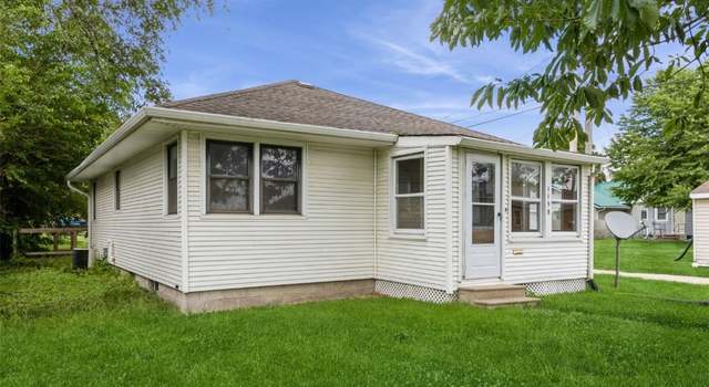 Photo of 1158 Brown Ave NE, Cedar Rapids, IA 52402