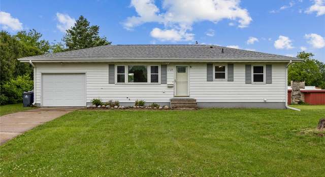 Photo of 1728 34th St NE, Cedar Rapids, IA 52402