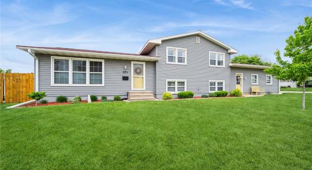 Photo of 1110 Rainbow Blvd, Hiawatha, IA 52233