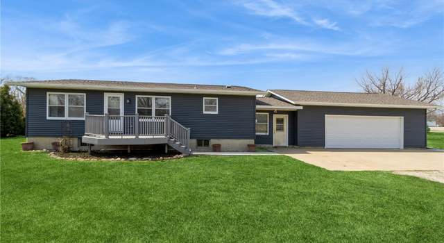 Photo of 125 4th St S, Walford, IA 52351