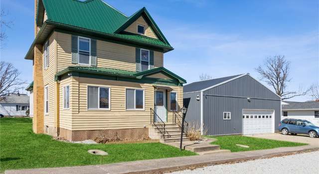 Photo of 301 N Massillon St, Stanwood, IA 52337