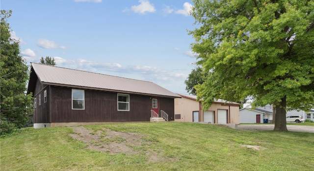 Photo of 1009 W 1st St St, Vinton, IA 52349