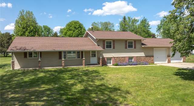 Photo of 409 Oak St, Rowley, IA 52329