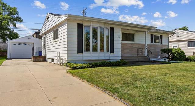 Photo of 1033 Clifton St NE, Cedar Rapids, IA 52402