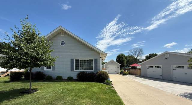 Photo of 108 Main St, Center Point, IA 52213
