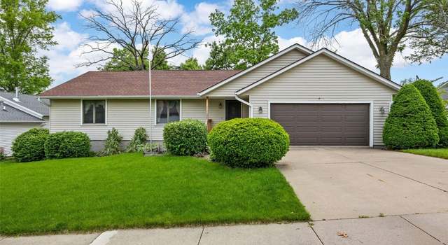 Photo of 1042 Arthur Dr NW, Cedar Rapids, IA 52405