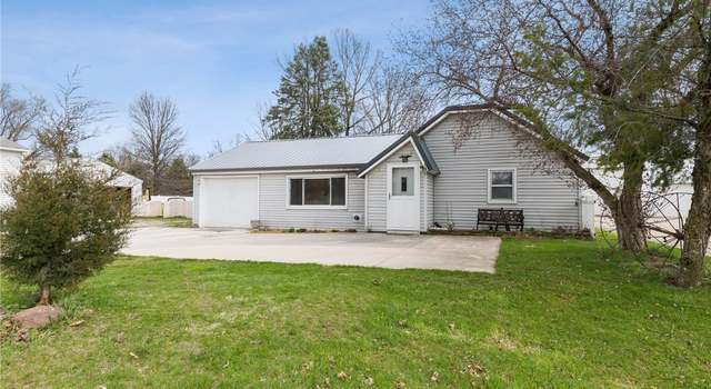Photo of 1514 Franklin St, Center Point, IA 52213