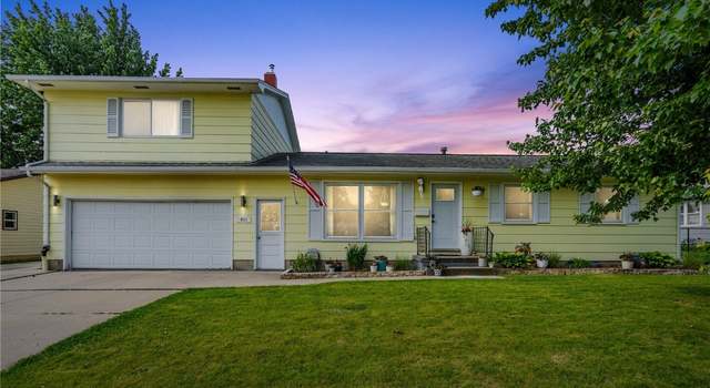 Photo of 802 W 15th St, Vinton, IA 52349