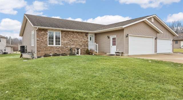 Photo of 835 E Liberty St, Anamosa, IA 52205