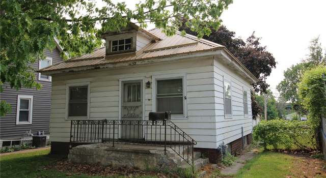 Photo of 819 Center Point Rd NE, Cedar Rapids, IA 52402