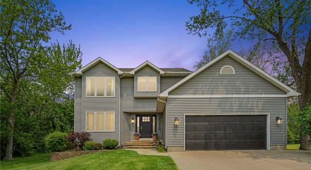 Photo of 2098 Litchfield Dr, Hiawatha, IA 52233