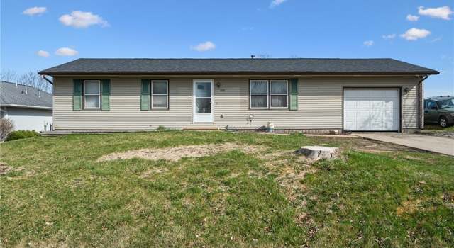 Photo of 1109 Grubbs St, Center Point, IA 52213