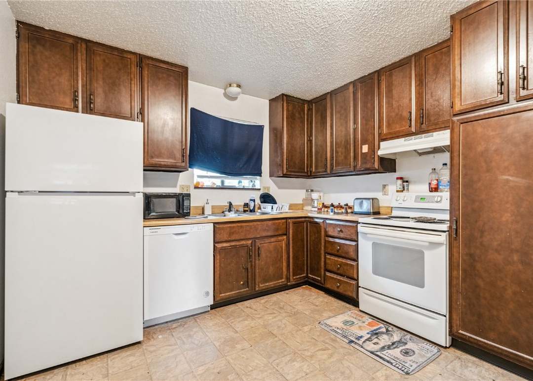 780 Ryan Ave Ave, Hiawatha, IA 52233
