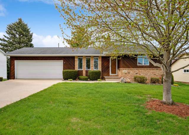 Property at 1127 8th Ave Ave SE, Dyersville, IA 52040, 2 beds, 2 baths