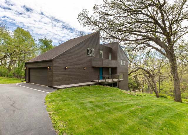 Property at 9900 Military Rd, Dubuque, IA 52003, 3 beds, 3 baths