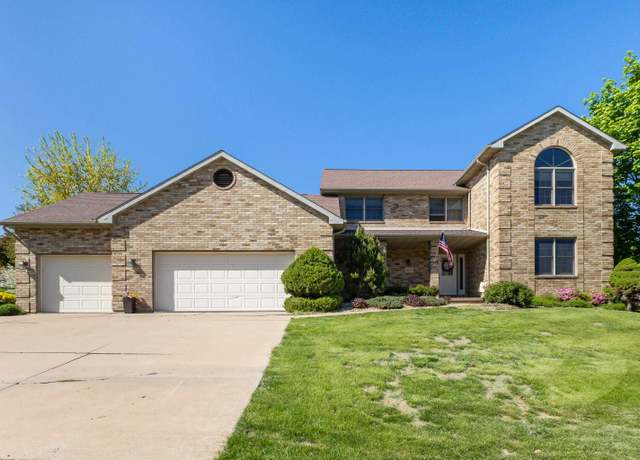 Property at 2877 Castle Woods Ln, Dubuque, IA 52001, 5 beds, 3.5 baths
