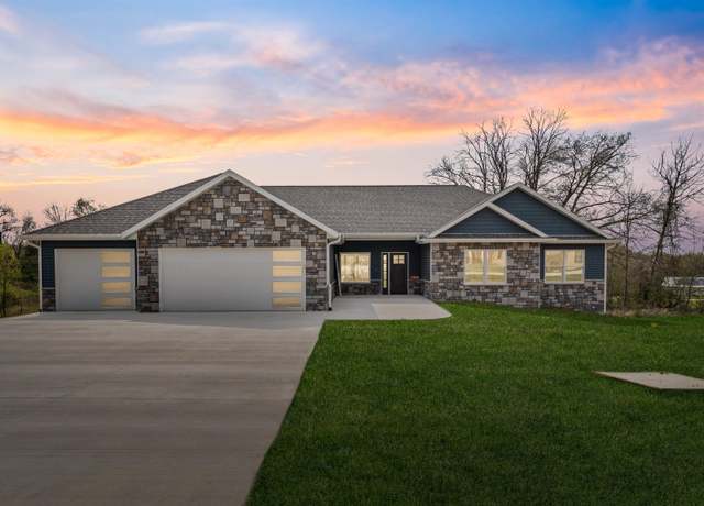 Property at 17373 Dayflower St, Dubuque, IA 52001, 5 beds, 3.5 baths