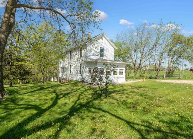 Property at 3199 John F Kennedy Rd Rd, Dubuque, IA 52002, 3 beds, 1 bath