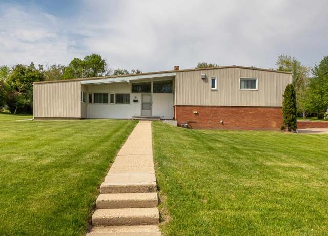Property at 30 Elmer St, Platteville, WI 53818, 3 beds, 2 baths